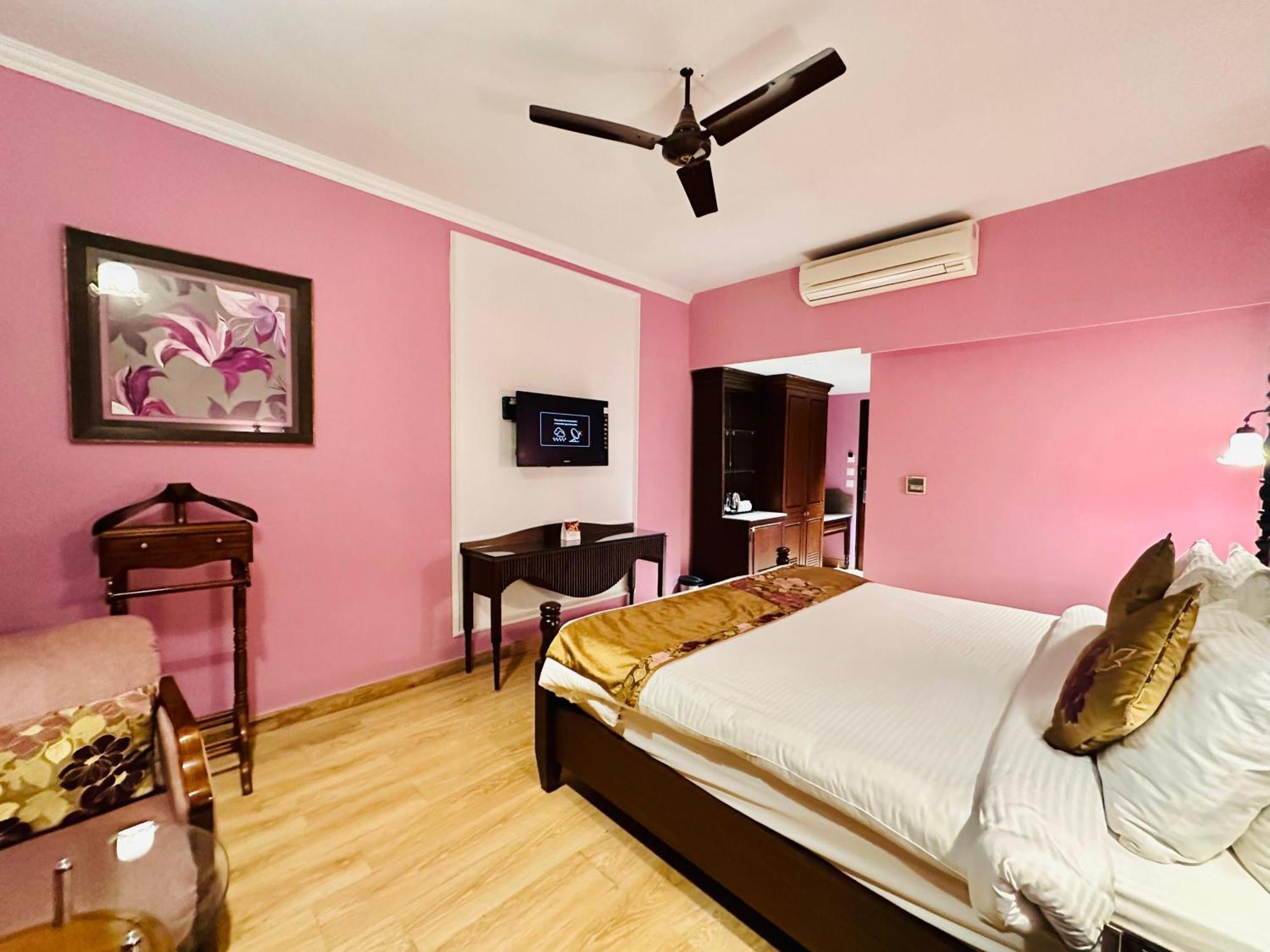 Royal Orchid Fort Resort Mussoorie Esterno foto