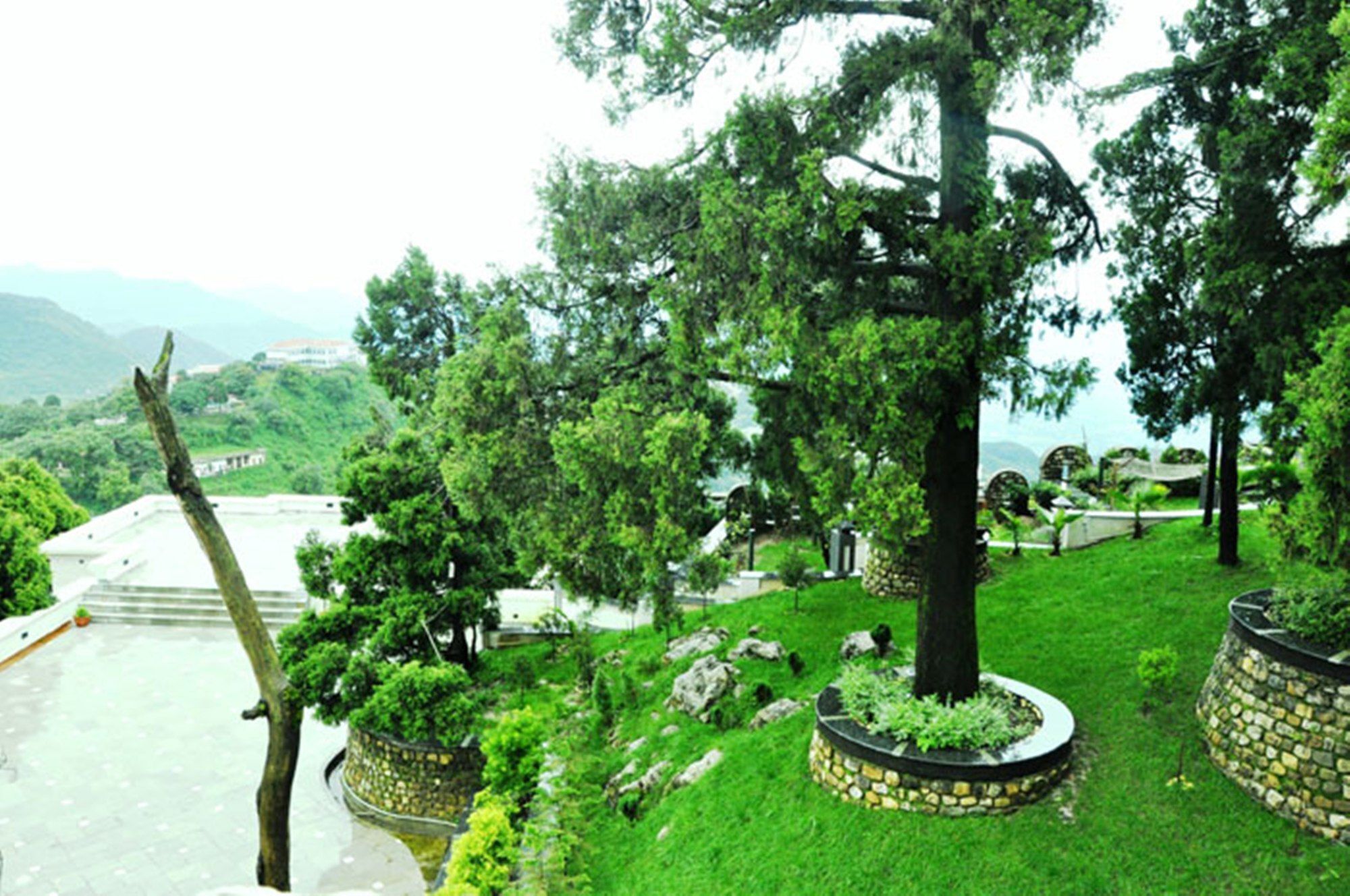 Royal Orchid Fort Resort Mussoorie Esterno foto