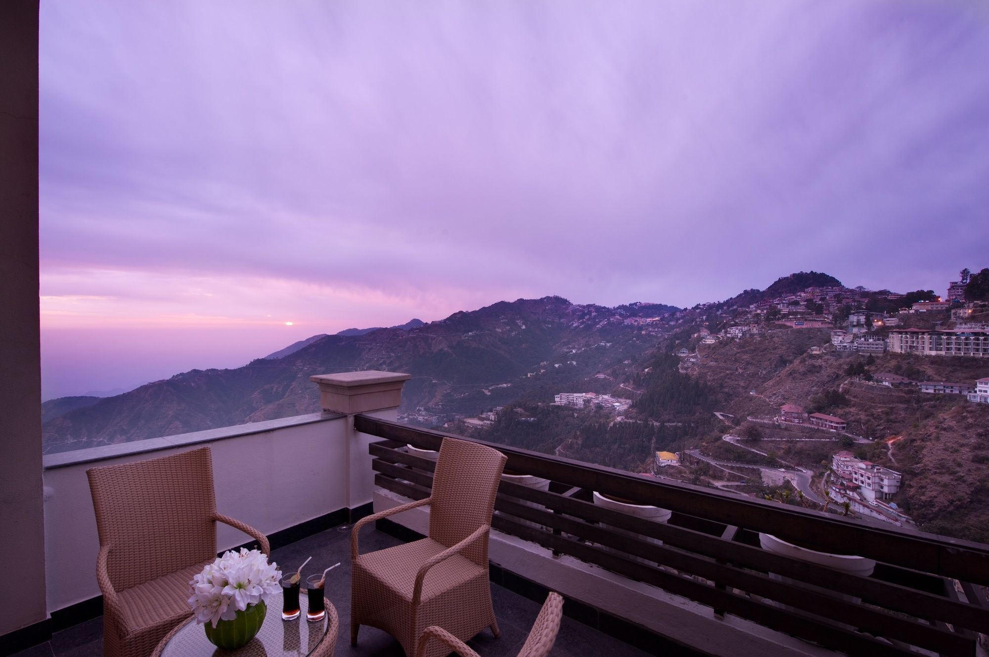 Royal Orchid Fort Resort Mussoorie Esterno foto