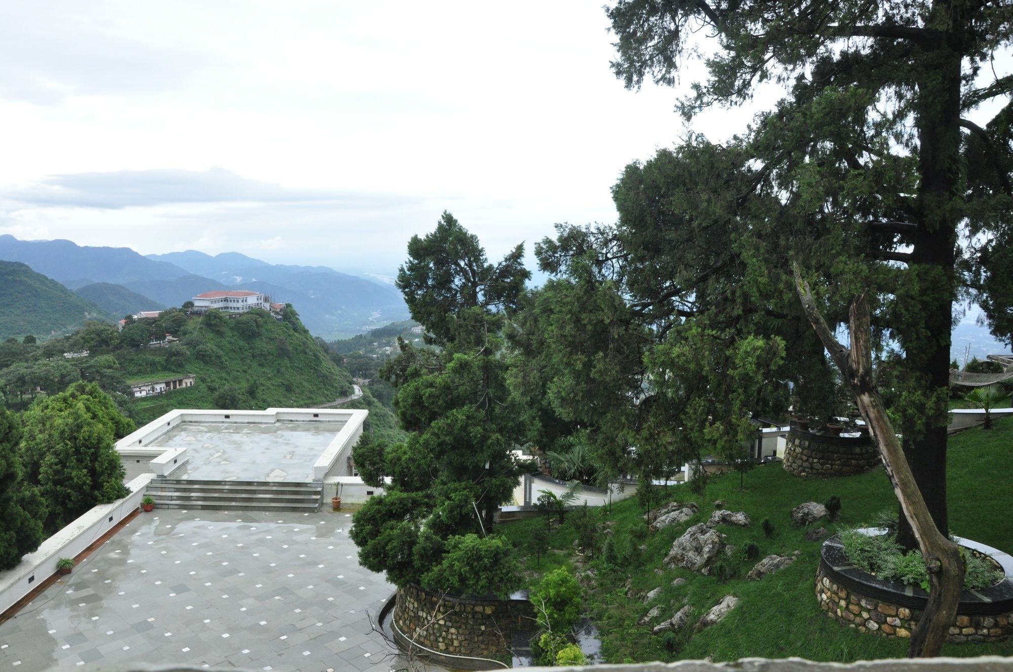 Royal Orchid Fort Resort Mussoorie Esterno foto